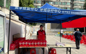 一缕清凉慰辛劳 | 曼玲集团携手九江银行开展“关爱新就业 暖心伴同行”公益活动