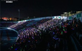 燃爆全场！乌兰图雅与万名观众齐唱“站在普洱望北京”